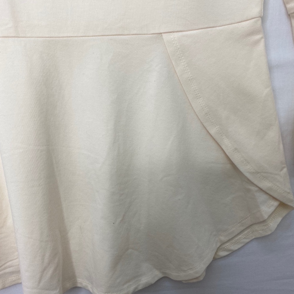 Isaac Mizrahi Knit Peplum Top w/Tulip Hem Cream S - Picture 3 of 8